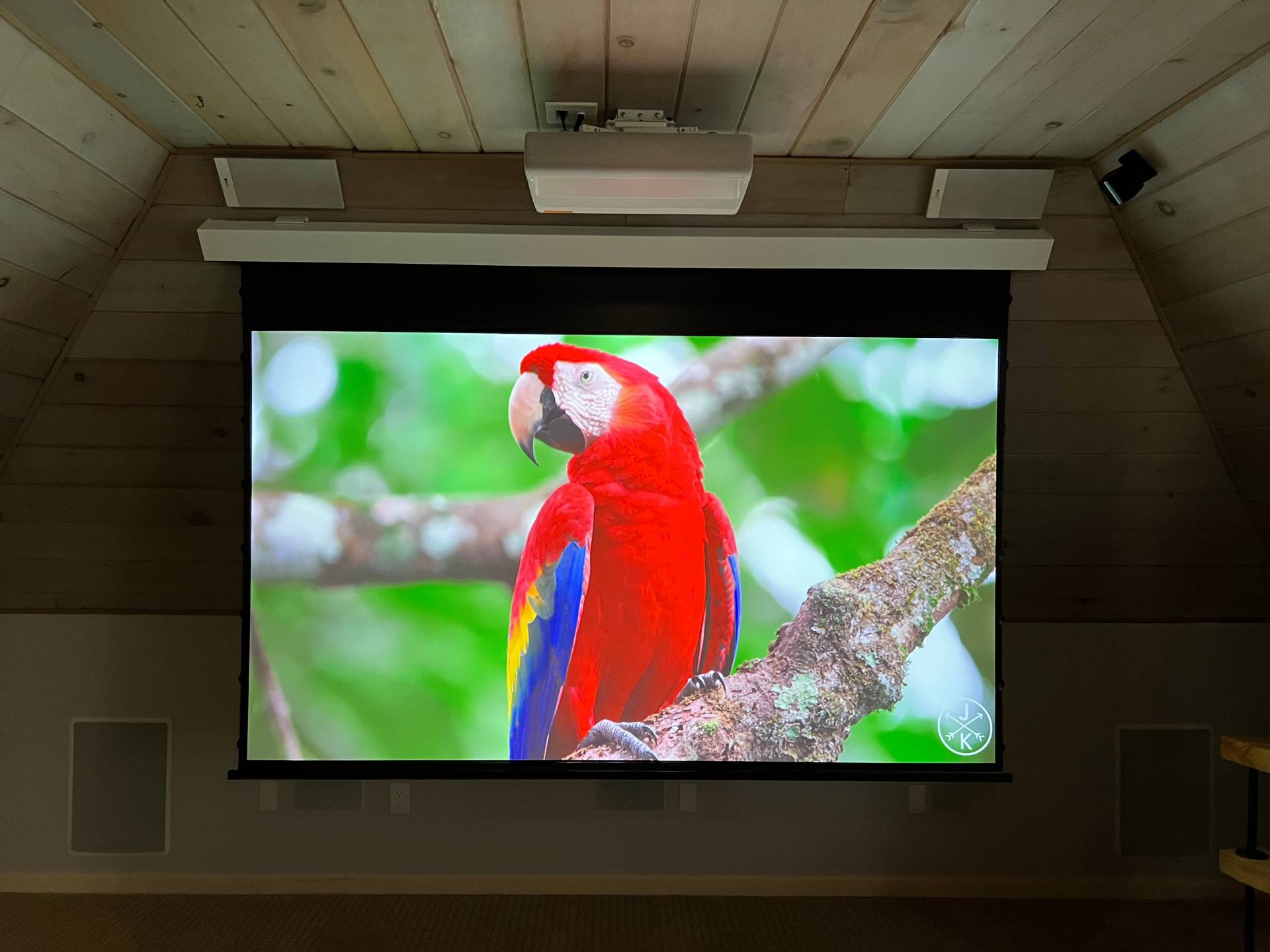 Projector screen